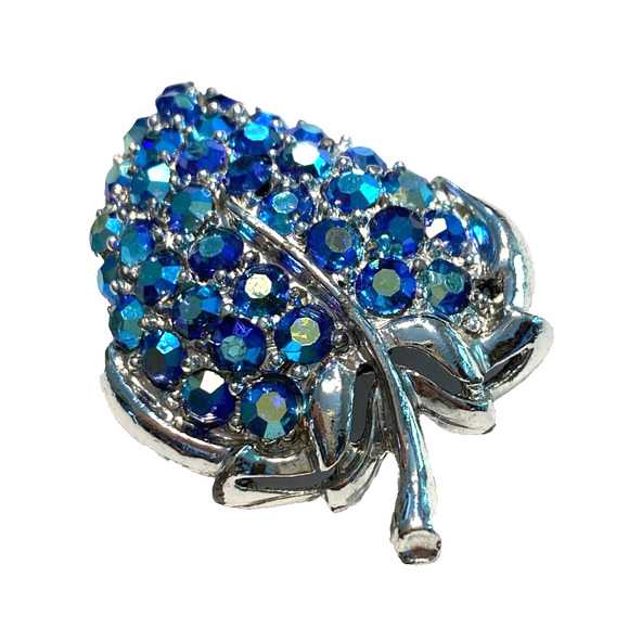 Vintage Mid Century Brooch Silvertone & AB Blue Rhinestones Pin Strawberry Leaf - Picture 4 of 6